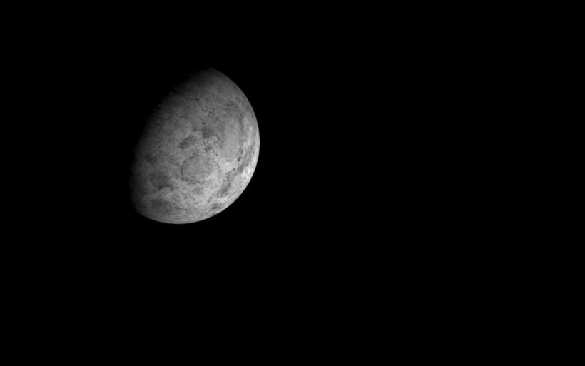 Hình ảnh mặt trăng khuyết trên nền trời đen