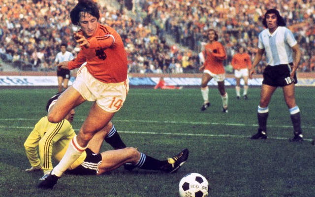 Vĩnh biệt Johan Cruyff – cha đẻ của thứ bóng đá tấn công mãn nhãn! | VTV.VN