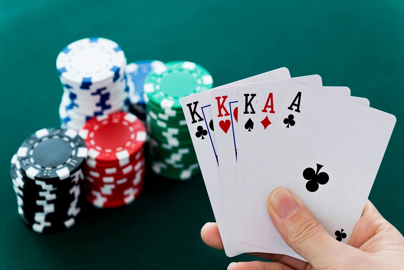 Bật mí thứ tự đánh bài cao trong poker - Tay nào mạnh nhất?